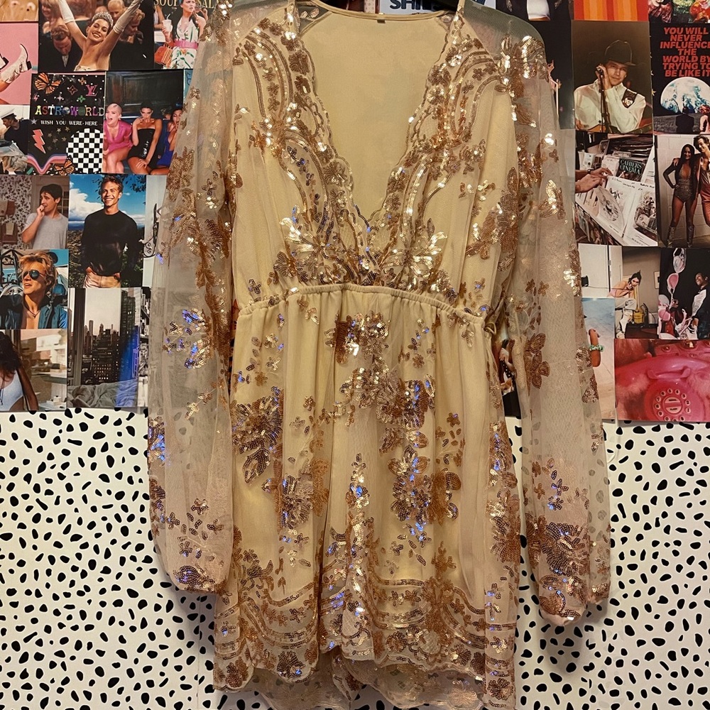 Not sure of the brand, but it’s ever been worn.
